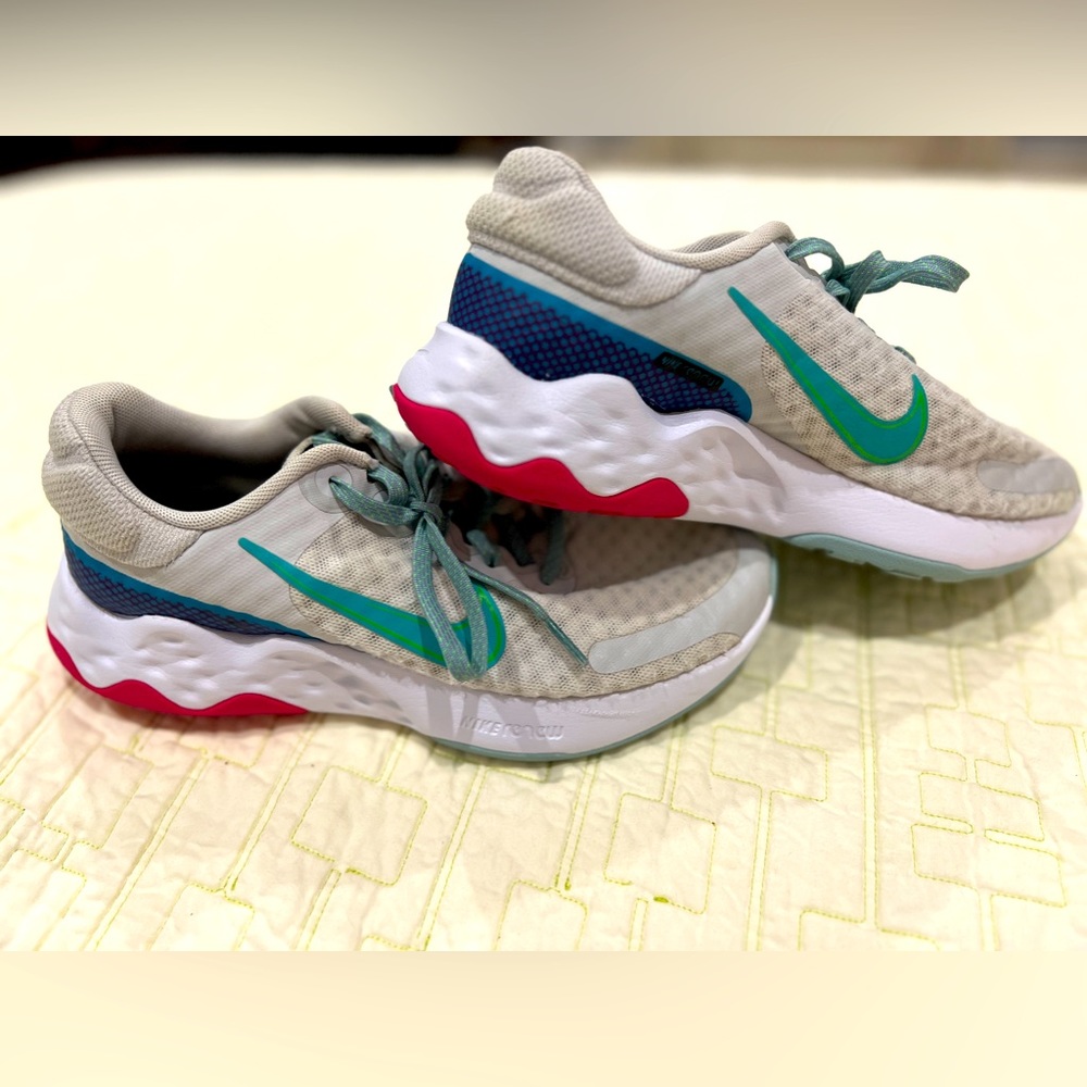 CLEARANCE 
NIKE Renew Ride Tennis Shoes Sneakers | Size 7